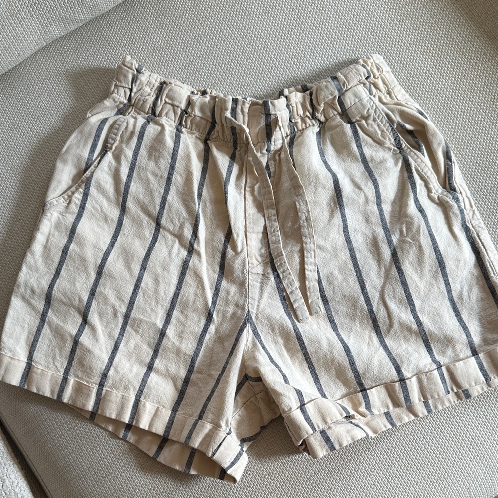 Uniqlo Cream Shorts with Navy Stripes